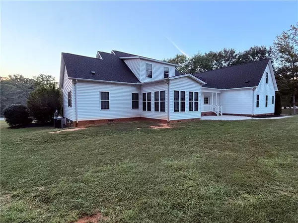 Honea Path, SC 29654,102 Blue Barker RD