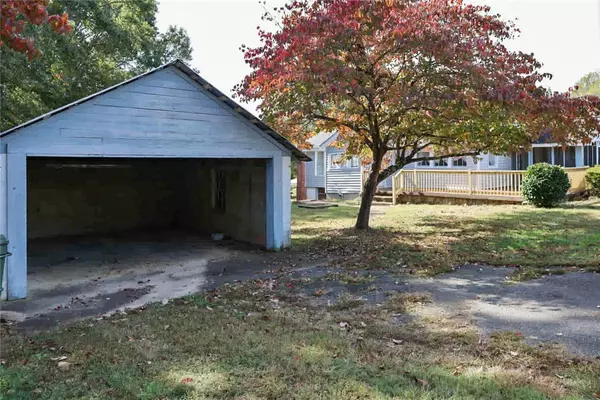 820 Gaines ST, Central, SC 29630