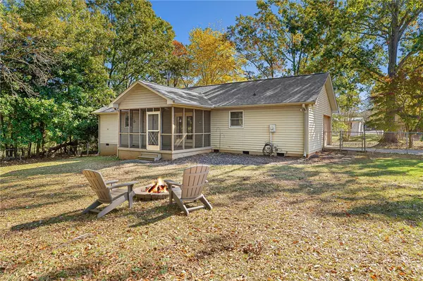 Seneca, SC 29678,1115 Davis Mill RD