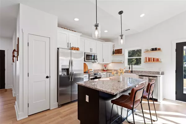 Seneca, SC 29678,412 E North 5th ST