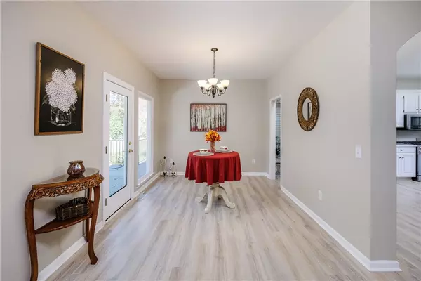 Seneca, SC 29672,113 Cane Creek Harbor RD