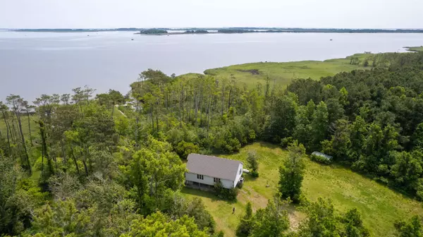 Maple, NC 27956,142 Majors Island