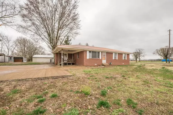 Huron, TN 38345,2115 Luray RD