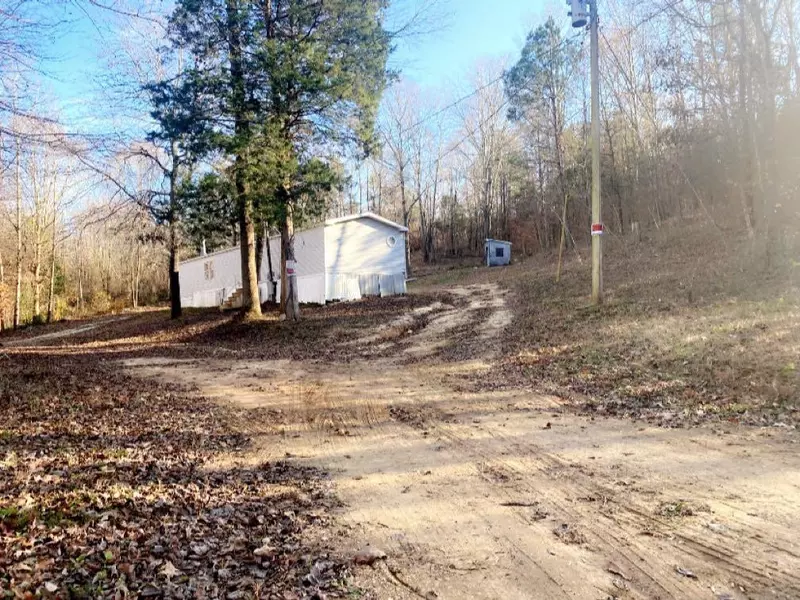 210 Lands End LN, Wildersville, TN 38388