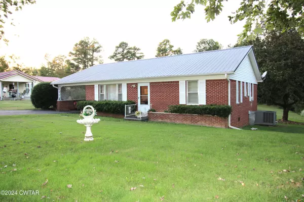 67 Peace Chapel RD,  Scotts Hill,  TN 38374