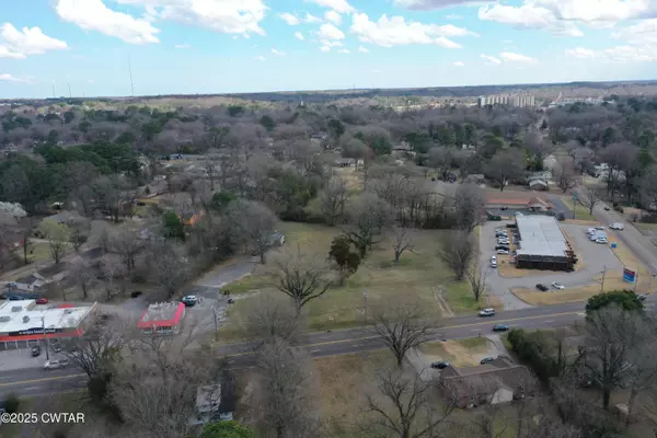 Jackson, TN 38301,1405 Hollywood DR