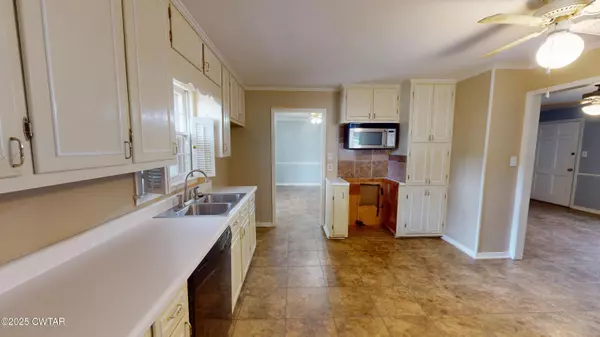 Humboldt, TN 38343,713 Hillside DR