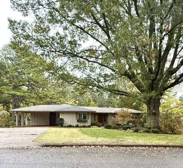 1726 Thorntree DR, Dyersburg, TN 38024