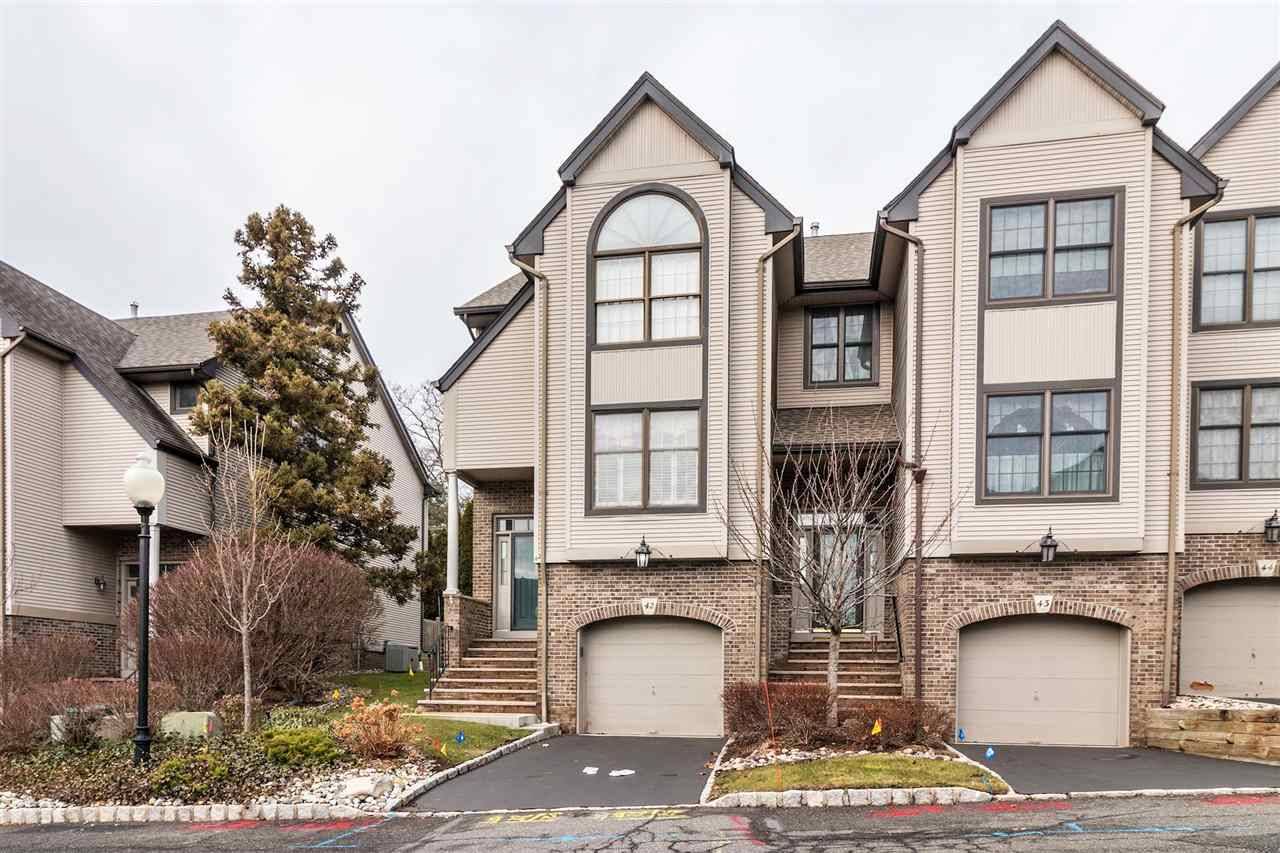 42 JORDAN DR, River Edge, NJ 07661-2448