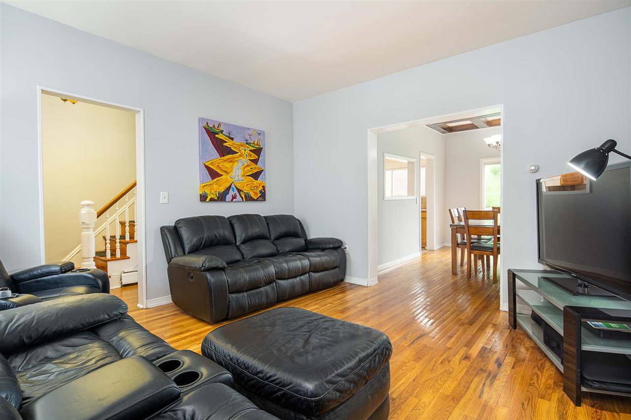 90 NELSON AVE, Jc Heights, NJ 07307