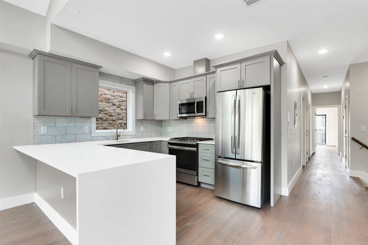 61 WEBSTER AVE  #ONE, Jc Heights, NJ 07307