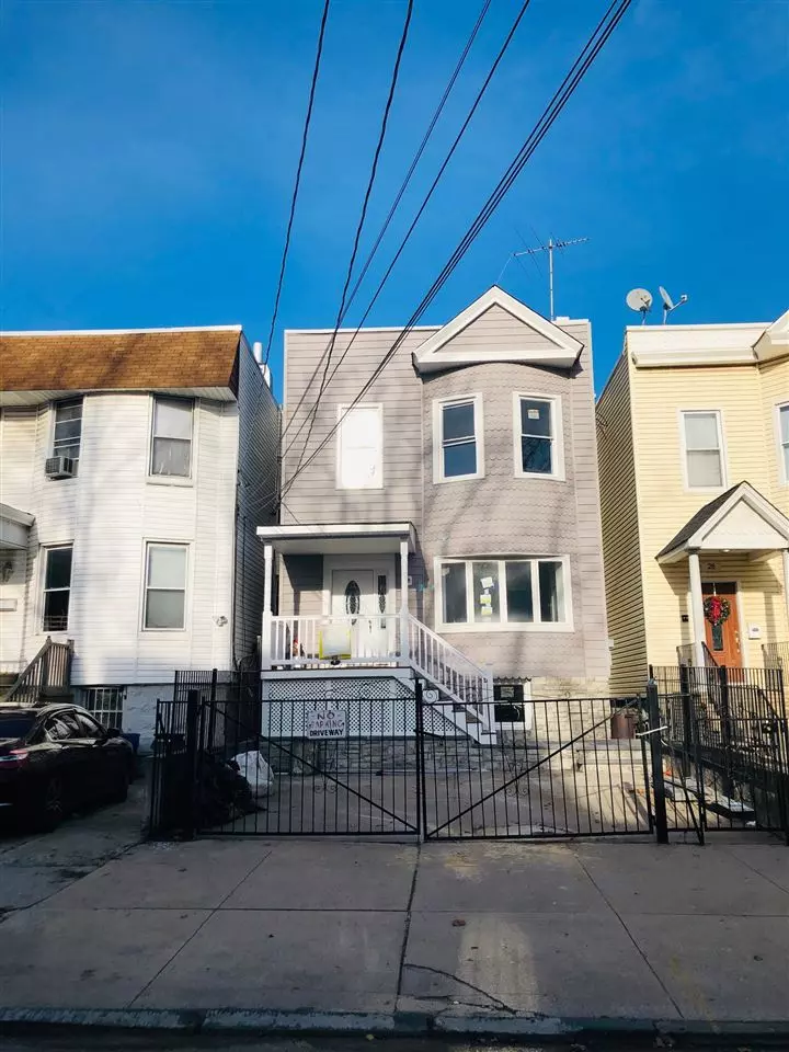 Jc Heights, NJ 07307,30 CARLTON AVE