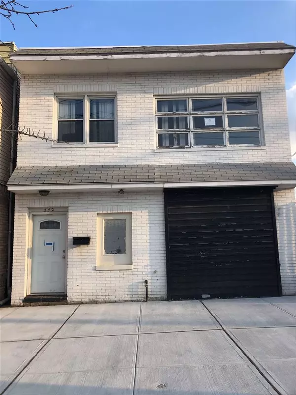 242 AVENUE C, Bayonne, NJ 07002