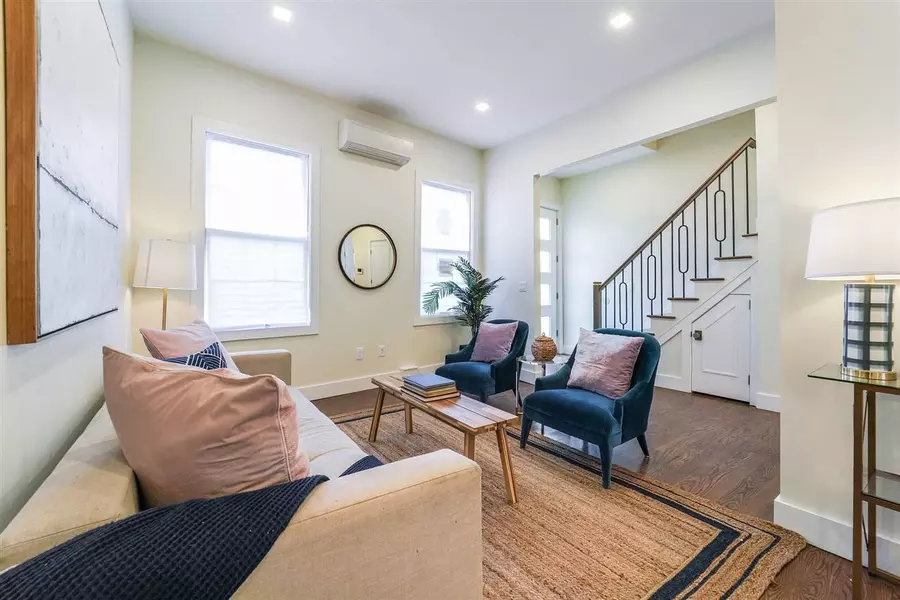 338 RANDOLPH AVE, Jc Bergen-lafayett, NJ 07304