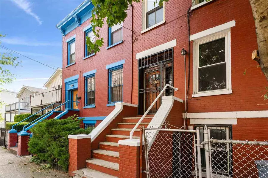 330 HALLADAY ST, Jc Bergen-lafayett, NJ 07304