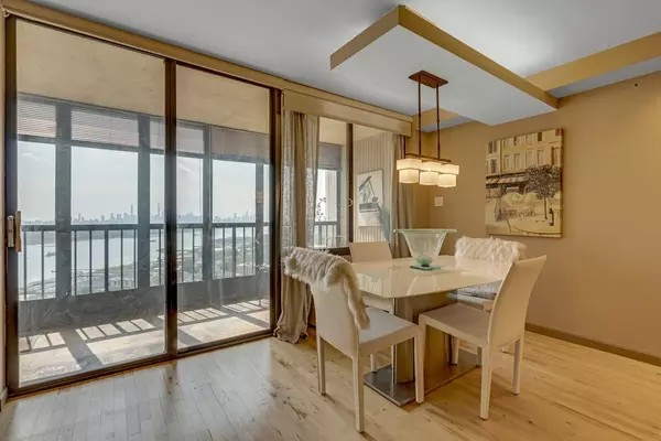 Cliffside Park, NJ 07010,200 WINSTON DR  #2518