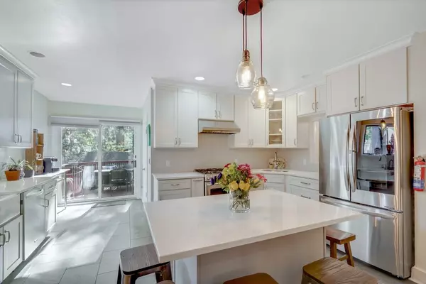 Cliffside Park, NJ 07010,428 CECELIA AVE