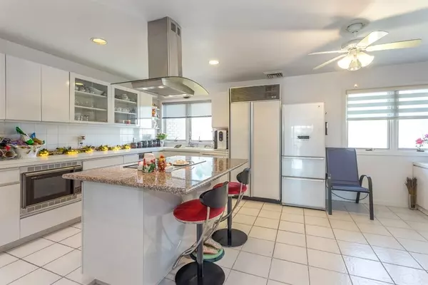 Cliffside Park, NJ 07010,300 GORGE RD  #11