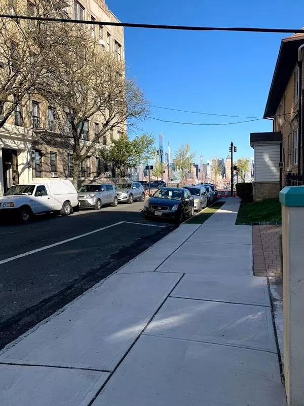 7-11 LIBERTY PL, Weehawken, NJ 07086