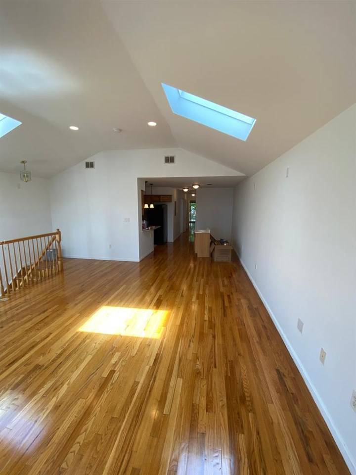 Jc Heights, NJ 07307,146 COLUMBIA AVE