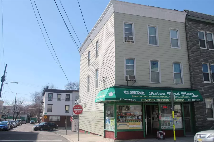 217 SUMMIT AVE, Jc Journal Square, NJ 07304-3109