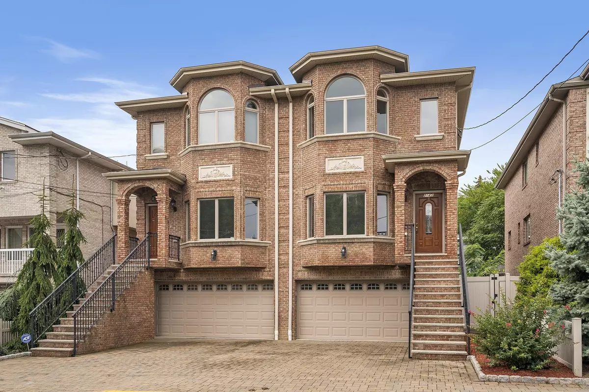 Cliffside Park, NJ 07010,214 GRANT AVE #2