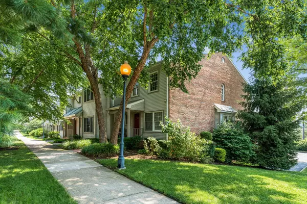 100 PANORAMA DR, Edgewater, NJ 07020