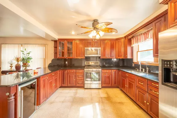 44 VAN WINKLE AVE, Hawthorne, NJ 07506