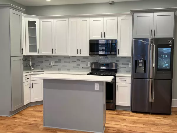 Jc Heights, NJ 07307,70 SHERMAN PL  #3