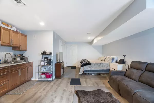 Bayonne, NJ 07002-4306,104 EVERGREEN ST