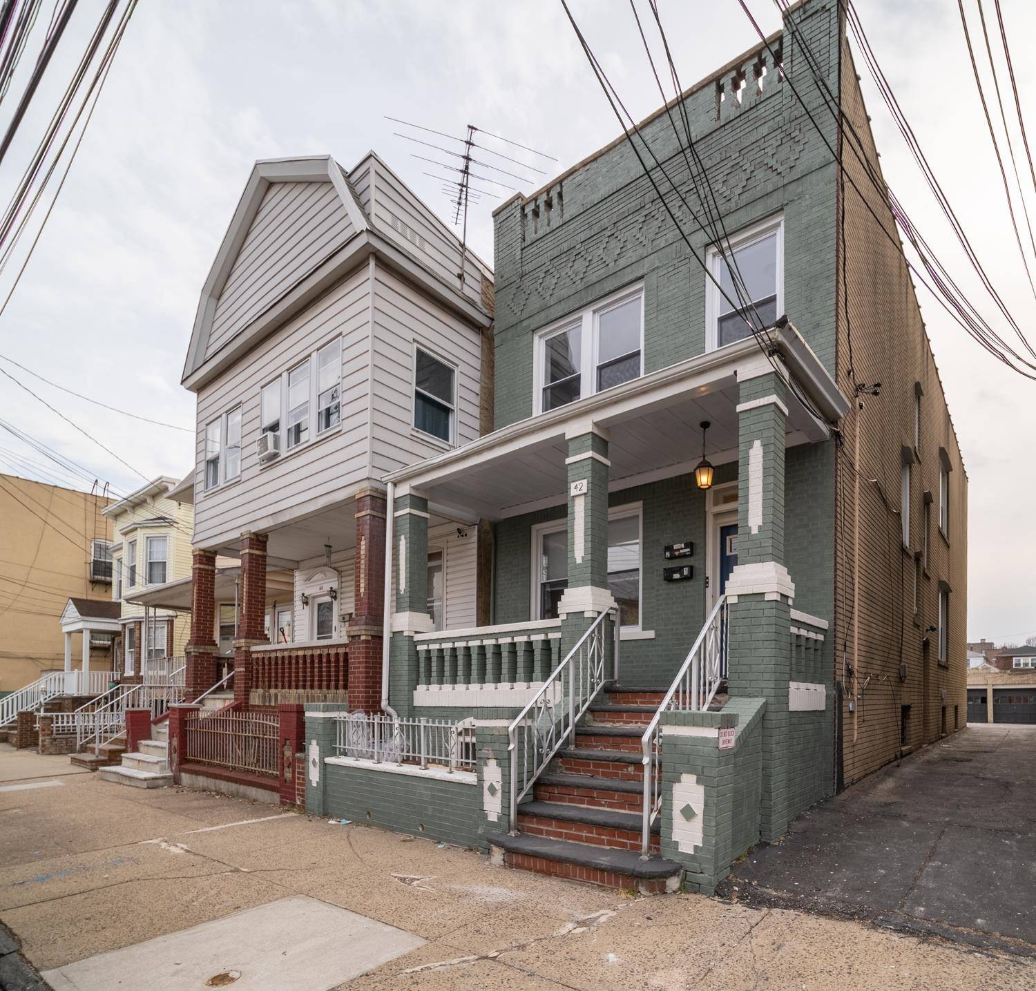 42 EAST 15TH ST, Bayonne, NJ 07002