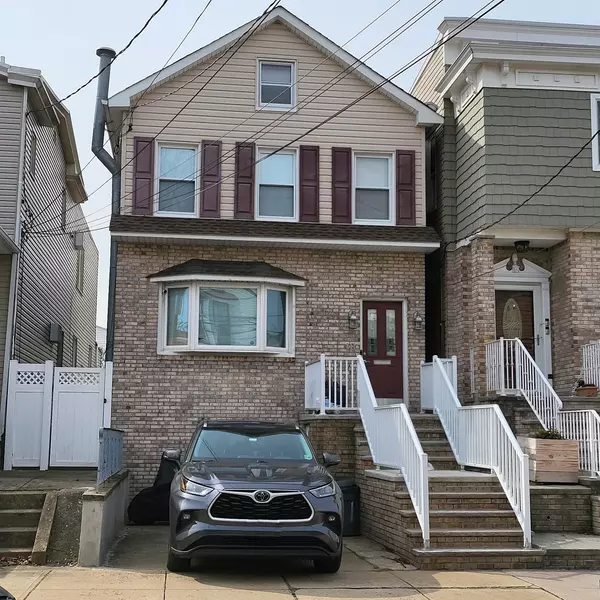 18 EAST 44TH ST, Bayonne, NJ 07002