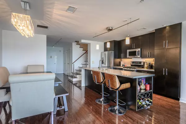 Edgewater, NJ 07020,100 THOMPSON LANE  #4B
