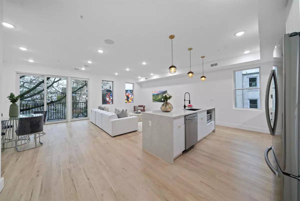 Jc Journal Square, NJ 07304,94 BELMONT AVE  #D