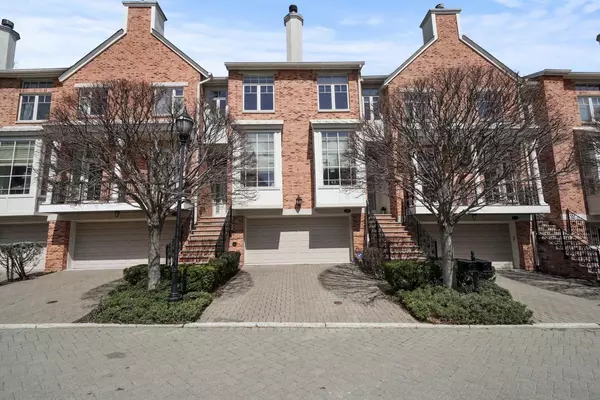 135 HUDSON COVE, Edgewater, NJ 07020
