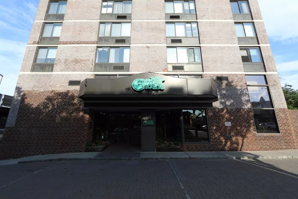 Cliffside Park, NJ 07010,770 ANDERSON AVE  #8M