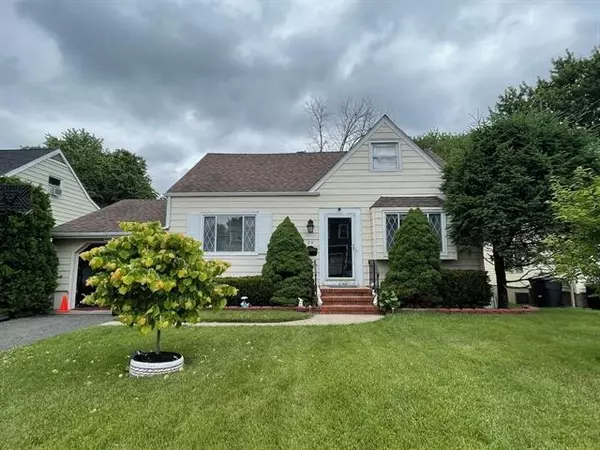 24 SCHLOSSER DR, Rochelle Park, NJ 07662