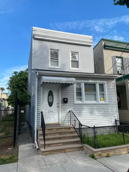 239 FREEMAN AVE, Jc West Bergen, NJ 07306