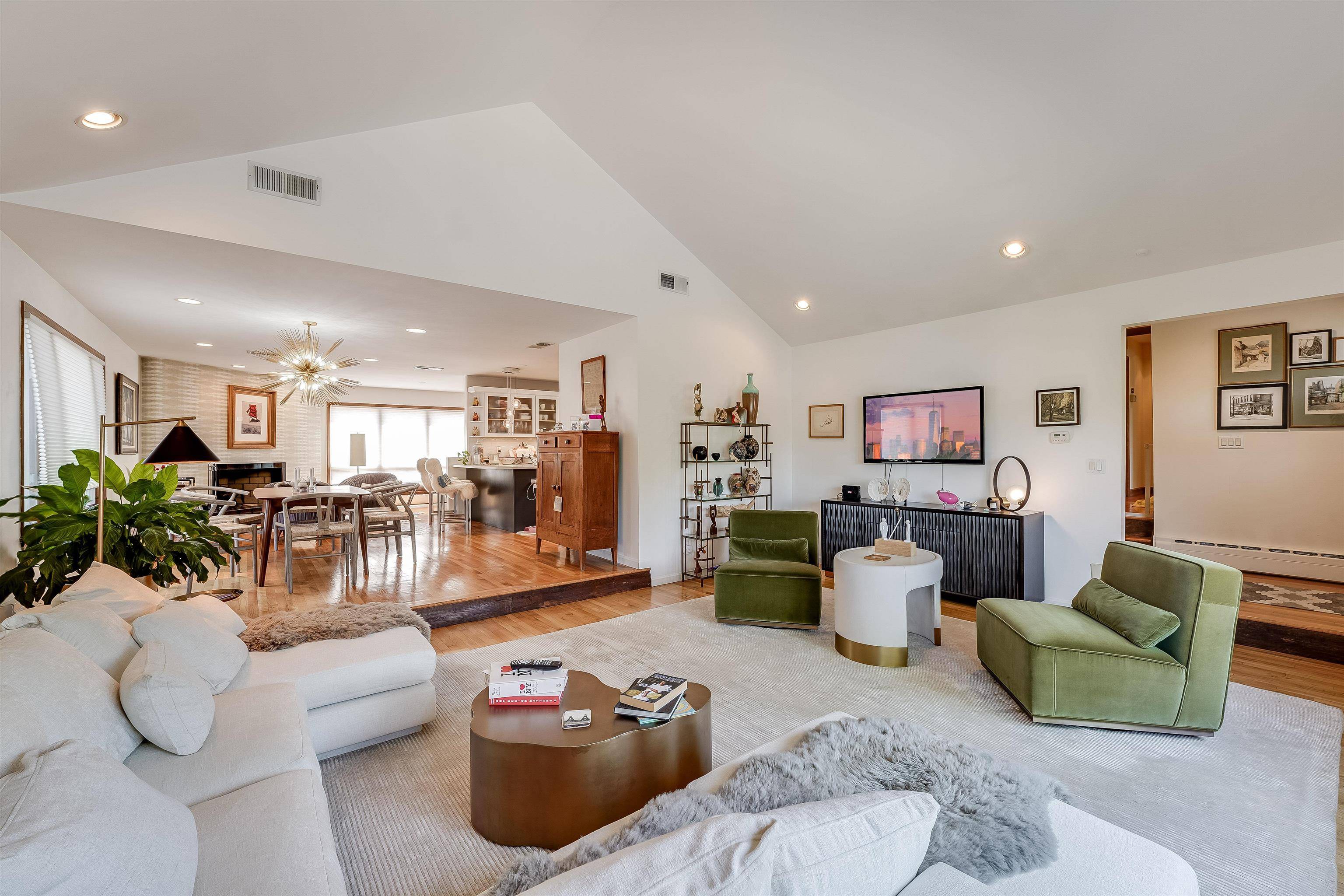 Cliffside Park, NJ 07010,24 CORTLAND PL