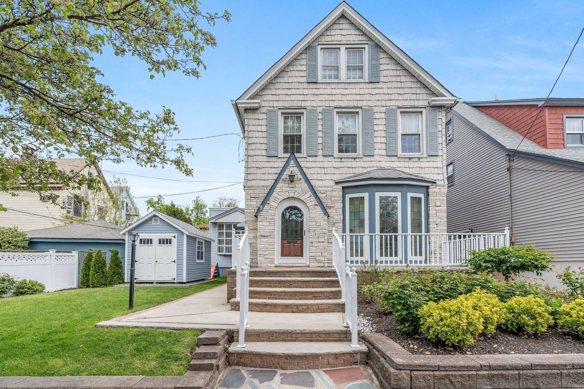 123 WEST 38TH ST, Bayonne, NJ 07002