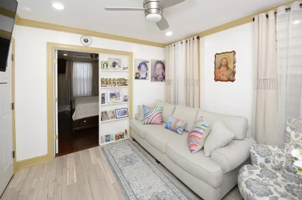 Bayonne, NJ 07002-3318,88 WEST 53RD ST