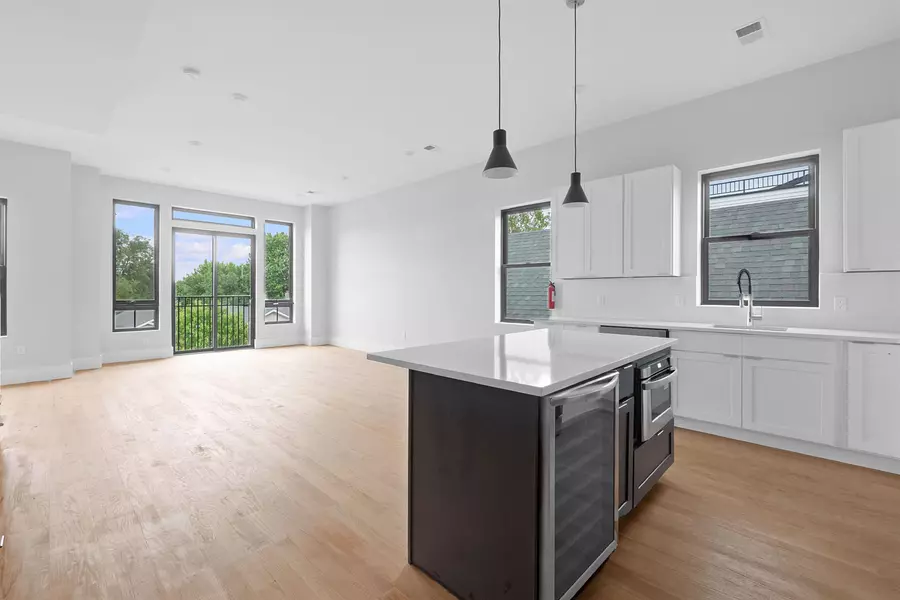 107 ORIENT AVE, Jc Bergen-lafayett, NJ 07305