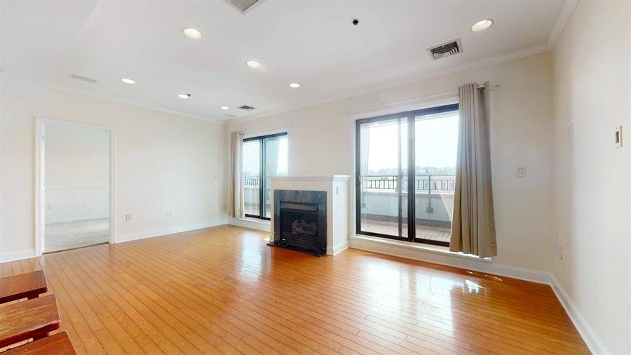 Hoboken, NJ 07030,711 CLINTON ST  #7A