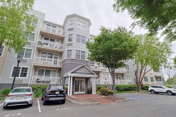 15 ENTERPRISE CT  #104, Jc Greenville, NJ 07305