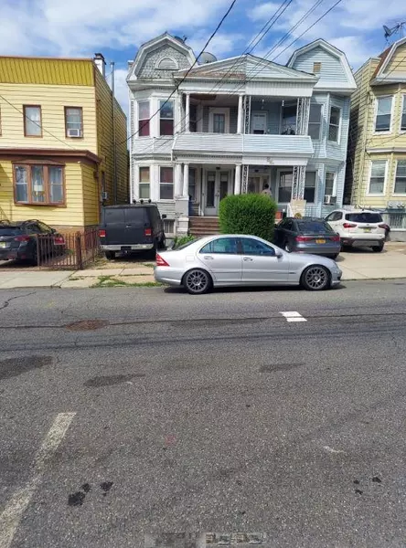 88 BOYD AVE, Jc West Bergen, NJ 07304-0000