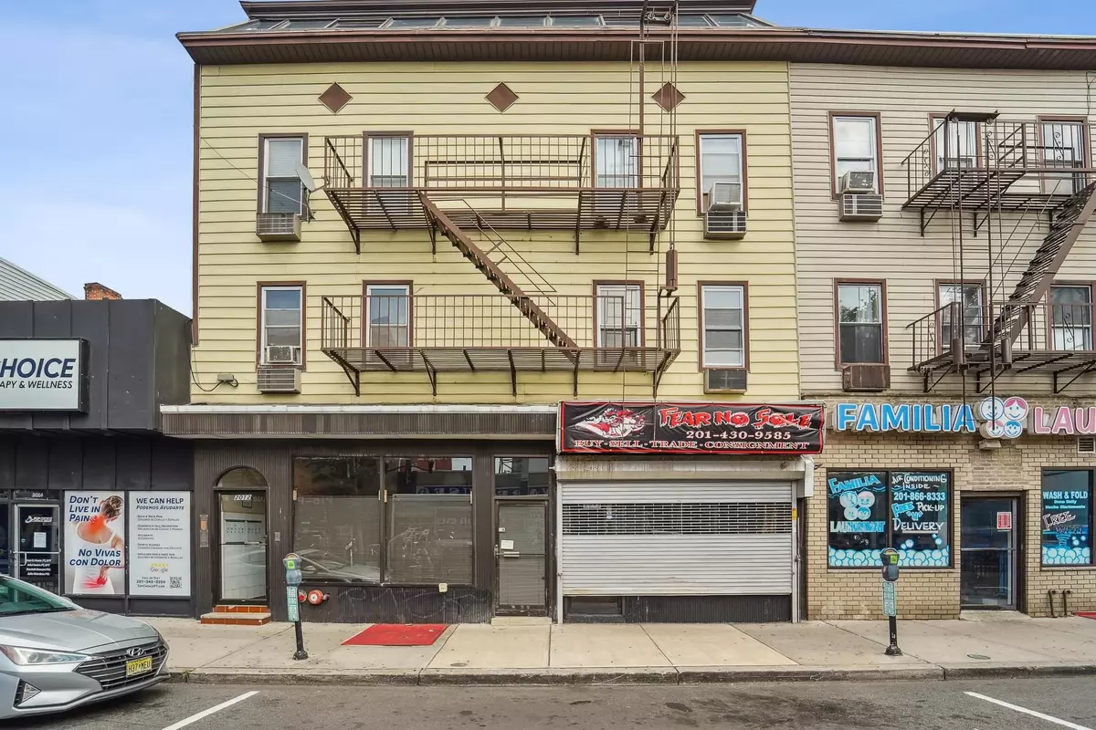 Union City, NJ 07087,2010-2012 BERGENLINE AVE