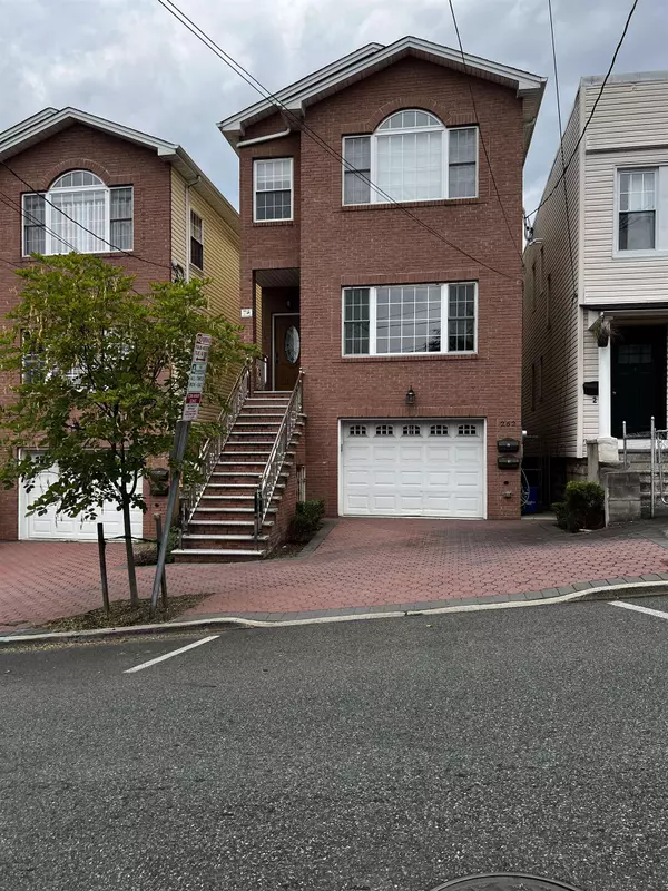 Jc Heights, NJ 07307-3942,262 NORTH ST