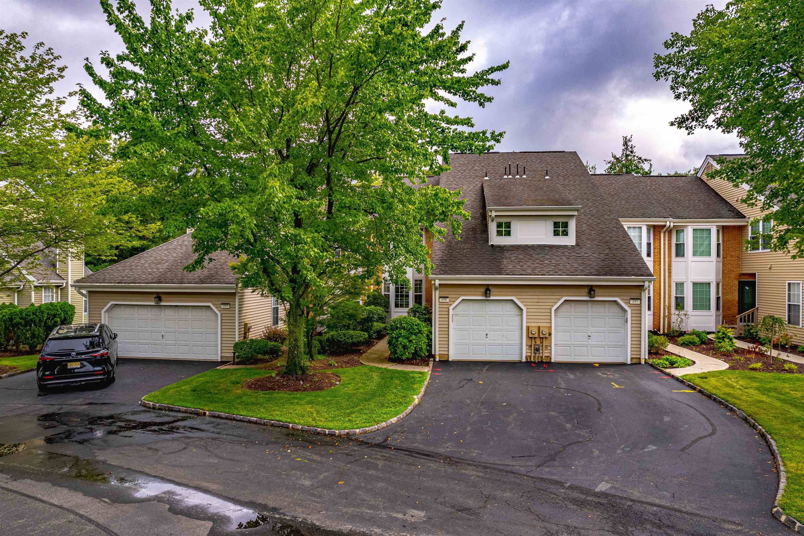 298 ARANEO DR, West Orange, NJ 07052
