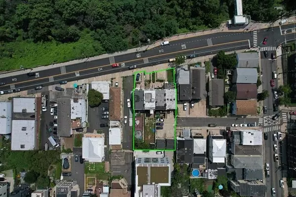 Jc Heights, NJ 07307,302 PATERSON PLANK RD