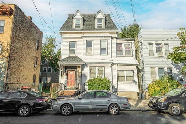 272 KEARNEY AVE, Jc West Bergen, NJ 07305